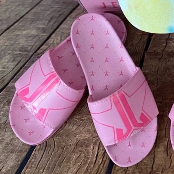 🆕 JEFFREE STAR Pink Slides With Pink Logo - Picture 2 of 5